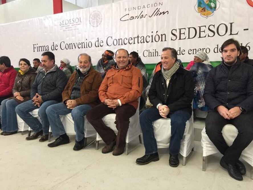Sedesol firma convenio con la fundación de Slim