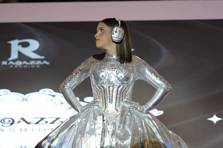 Los audífonos tipo diadema son el accesorio perfecto para una nueva generación de quinceañeras. Foto: Cortesía Intermoda