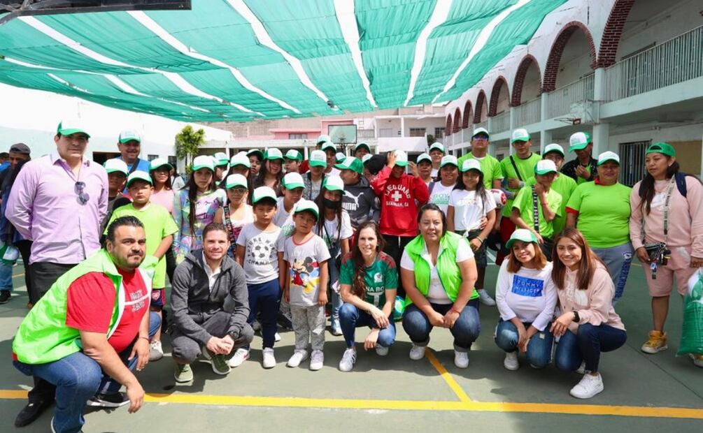 Mariana Boy Tamborrell se reunió con equipos de fútbol soccer, bandera y americano, así como con equipos de basquetbol. Foto: Especial