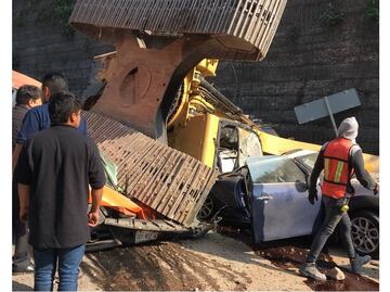 Confirman dos muertos y 5 heridos por accidente en barranca de Interlomas