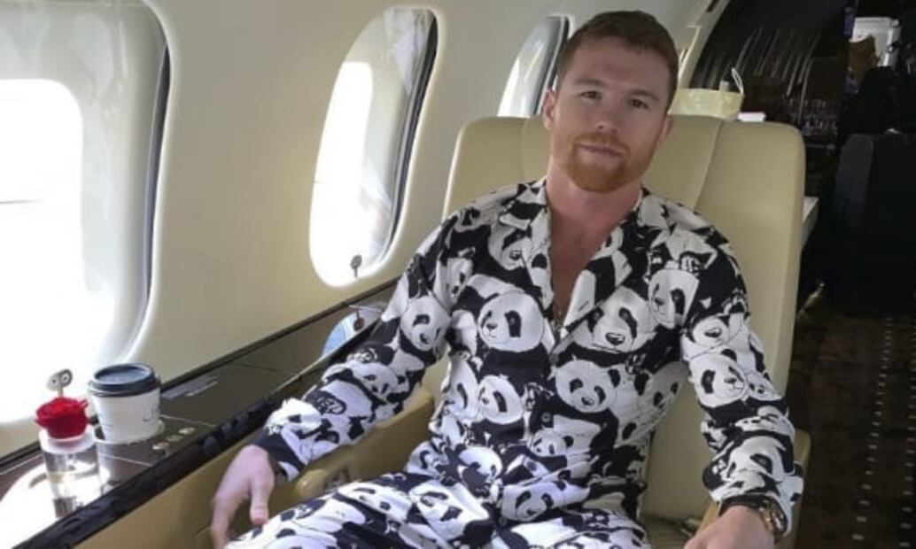 Canelo vuelve a viajar a Las Vegas con 'pijama' de 50 mil pesos