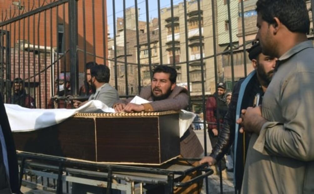 Explosión en mezquita deja al menos 33 muertos y un centenar de heridos FOTOS
