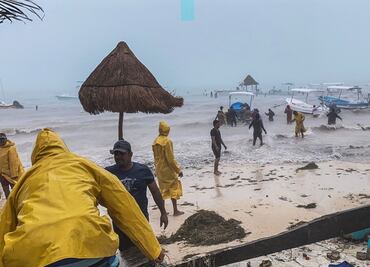 Tropical Storm Gamma devastates Cancún