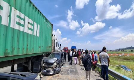 Carambola en Libramiento Bicentenario, en Toluca, deja al menos 12 personas lesionadas; vialidad está colapsada