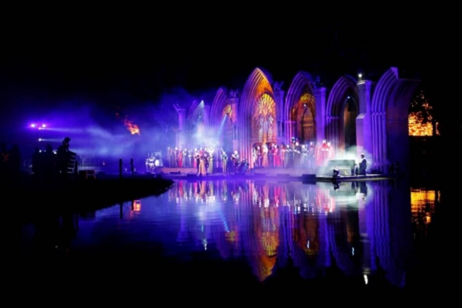 Un parque temático revive la tradición de las posadas mexicanas