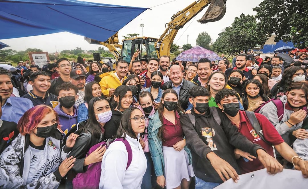 El gobernador de Jalisco, Enrique Alfaro, dijo que se busca ampliar la capacidad de la universidad para que no haya rechazados. Foto: Especial.