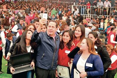 Plantea Eruviel Ávila otorgar pensión a madres solteras