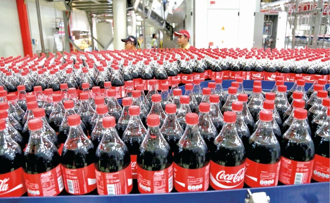 Ingresos trimestrales de Coca-Cola bajan 7%
