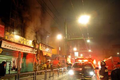 Bomberos controlan incendio en Plaza Meave