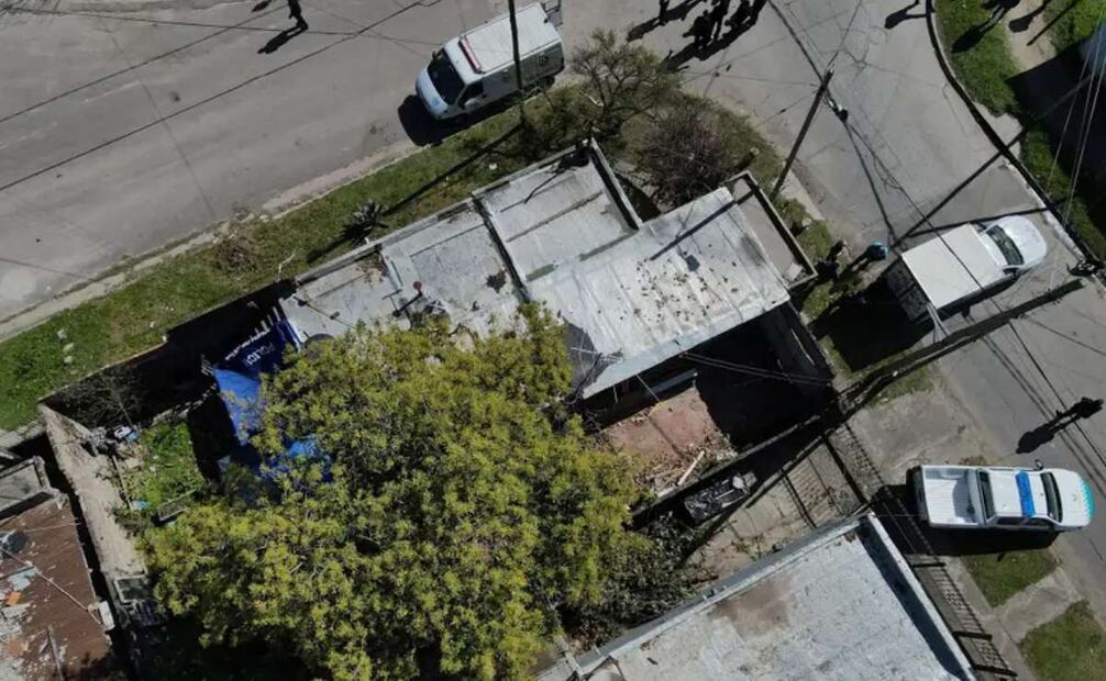 Vista y ubicación del domicilio donde fueron encontrados los cuerpos de las víctimas. (25/09/25) Foto: La Nación