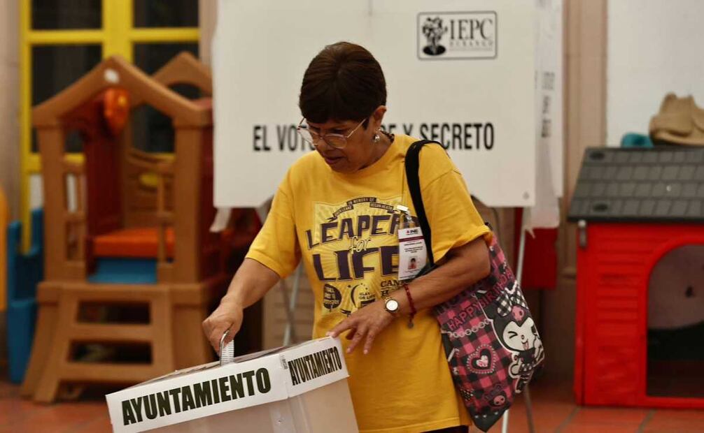 Se emiten los primeros votos por el ayuntamiento de Durango. Foto: Berenice Fregoso / EL UNIVERSAL