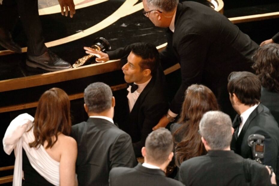 El resbalón de Rami Malek tras ganar el Oscar