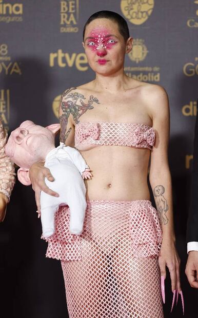 Carla Pereira, directora de "Todo está Perdido", nominado a mejor cortometraje de animación, posa a su llegada a la ceremonia de entrega de la 38 edición de los Premios Goya, este sábado en Valladolid. EFE/ Mariscal