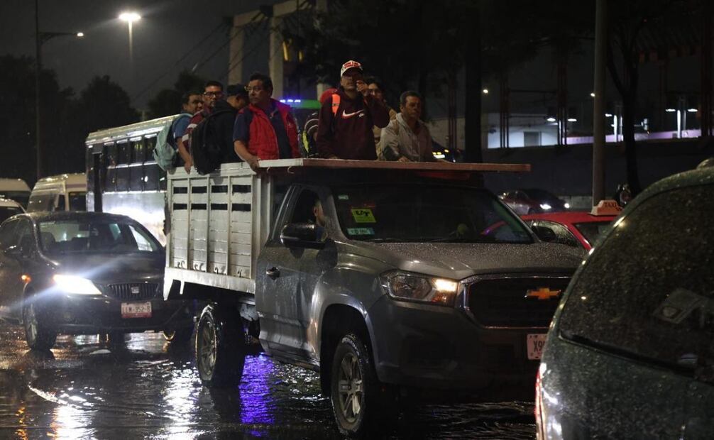 Línea A se encuentra saturada de personas ante la confusión.
Foto: Valente Rosas (03/09/25)