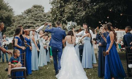 Novia cobra 10 mil pesos a los invitados a su boda