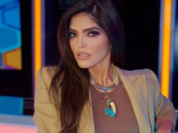 Ana Bárbara se une a la tendencia de mostrar la ropa interior
