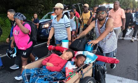 FOTOS: Avanza caravana migrante en busca de trabajo a la Ciudad de México 