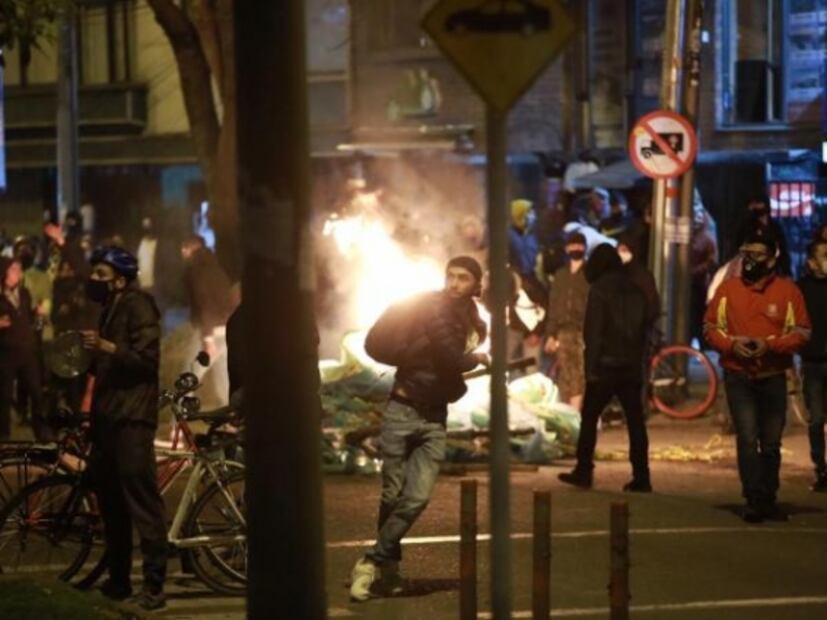 Protestas y disturbios en Colombia tras muerte de abogado por policías