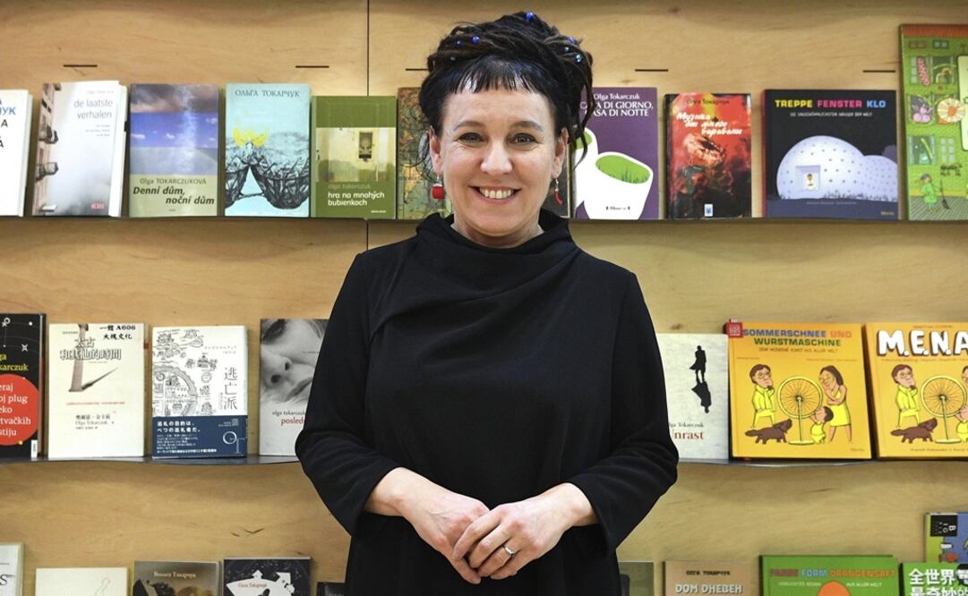 La presidenta de los jueces elogió el "maravilloso ingenio" y la "imaginación" de Tokarczuk. Foto: EFE/Facundo Arrizabalaga