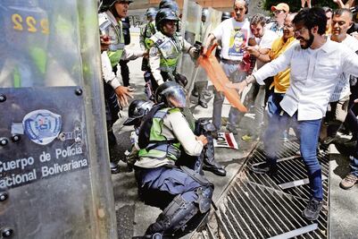 Oposición mantiene desafío en Venezuela