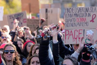 25N. "Si tienes llaves, hazlas sonar": el ruido en las manifestaciones contra la violencia hacia las mujeres en Italia