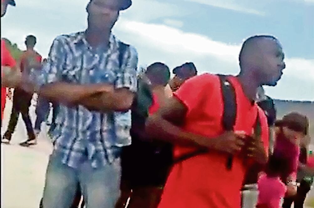 Dejan su país por hambre y violencia (TOMADAS DE VIDEO)