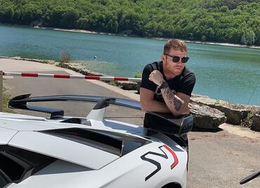 Canelo presume Lamborghini previo a GP de Mónaco