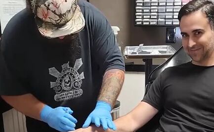 Hombre se implanta la llave de su Tesla para no perderla