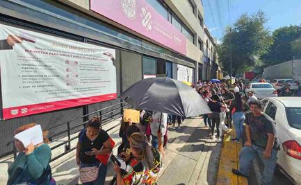 Mi beca para empezar: Padres de familia esperan hasta 6 horas para inscribirse al programa