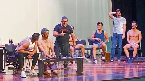 “La fiesta”: juerga con poca ropa y en busca de la verdad