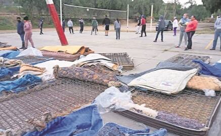 Damnificados denuncian a edil de Tula por colchones de segunda mano