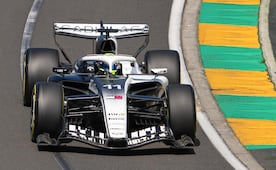 Checo Pérez vive un primer día complicado en el GP de Australia 2026