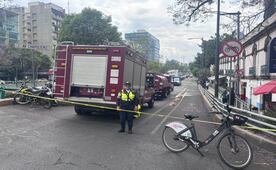 Incendio en respiradero del Metro moviliza a bomberos; humo negro alerta en Insurgentes