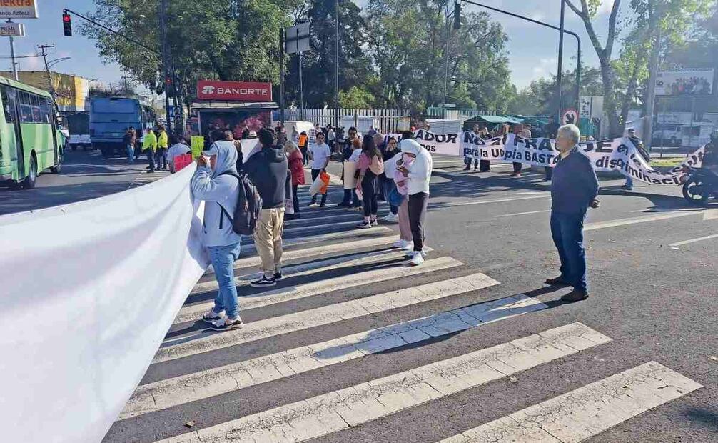 El bloqueo en la intersección de Rómulo O’Farrill y calzada de Las Águilas comenzó alrededor de las 7:00 horas y concluyó hacia el mediodía. Foto: Especial