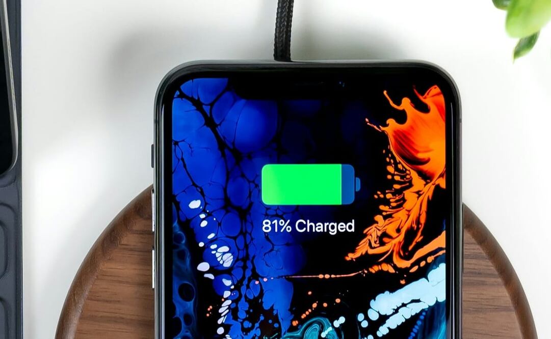 Esto dicen los expertos sobre cargar la batería del celular varias veces y no cuidar su vida útil. Foto: Unsplash