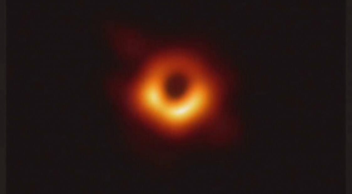 Esta es la primera imagen de un agujero negro
