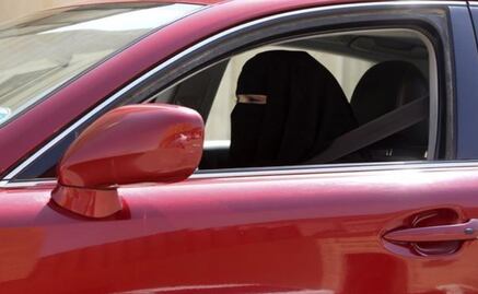 Saudi King Salman lifts driving ban on women
