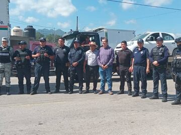 FNLS entrega 8 vehículos secuestrados desde hace meses en Chiapas; durante 10 años cerraron carreteras de forma intermitente