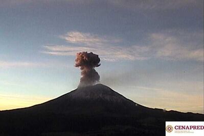 Volcán Popocatépetl registra explosión con ceniza