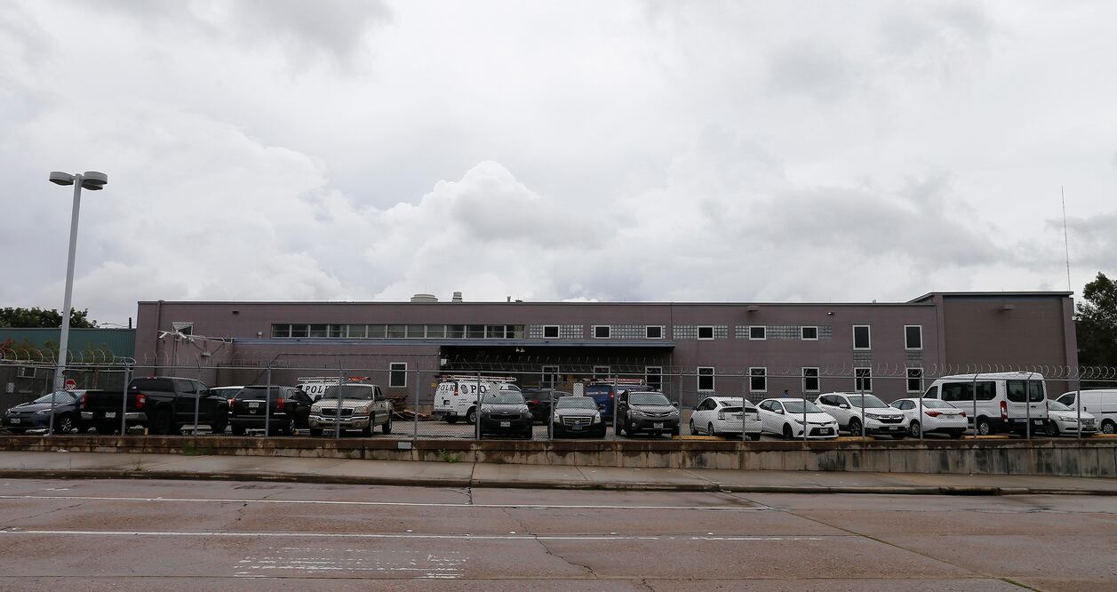 Almacén que originalmente fue elegido para albergar a niños inmigrantes no acompañados. Foto: EFE