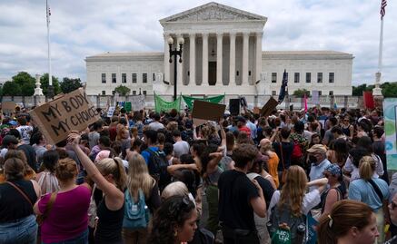Tras decisión de la Corte, estados de EU van por defender derecho al aborto…y otros por prohibirlo