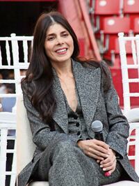 Ely compensa con acústico la falta de temas