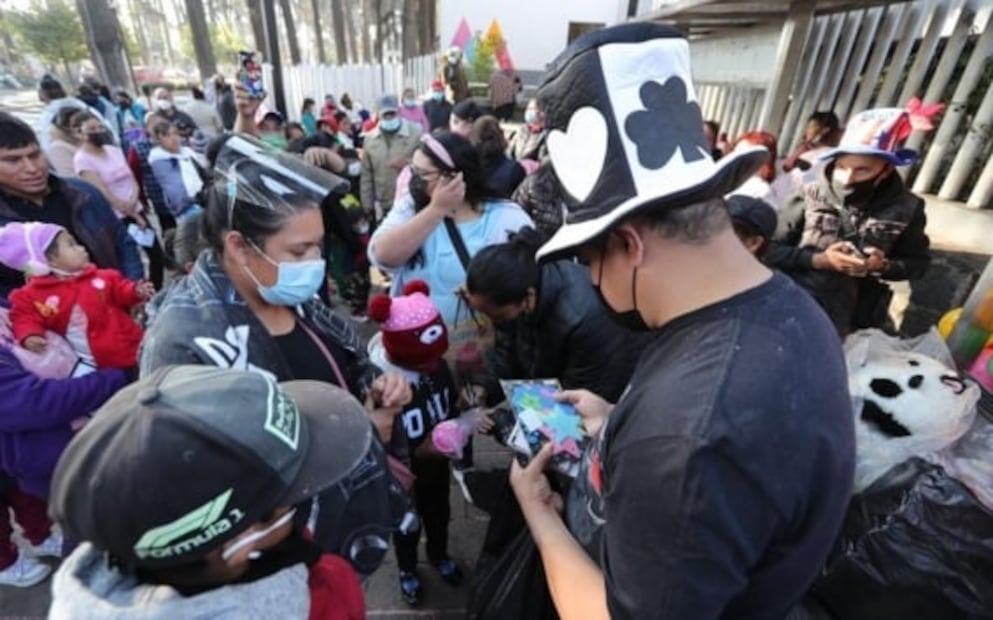 “Payasónicos al rescate” reparten juguetes en Hospital del Niño en Toluca por Día de Reyes 