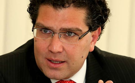 Ríos Piter pide debates para aspirantes a presidir al PRD