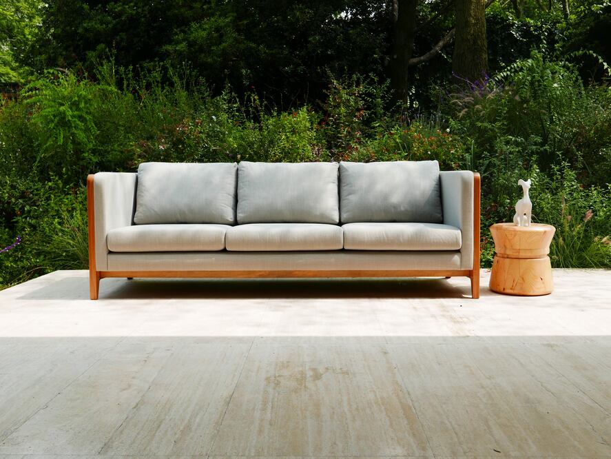 Banco Vivanco y Sofá SF3, de Mob, de los diseñadores Elsa García y Jesús Irizar