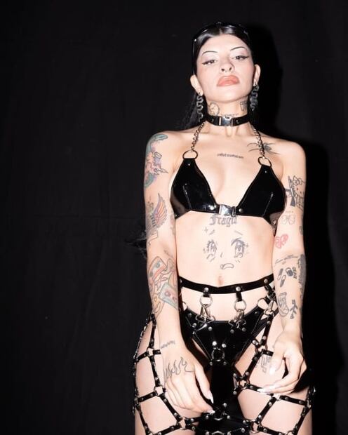 Cazzu: 3 looks total black que prometen ser tendencia en 2023