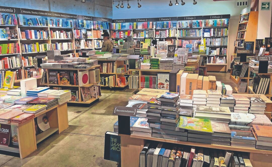 Los directivos de Metabooks explican que los metadatos bien organizados pueden vender hasta cuatro veces más libros, lo que cada vez convence a más sellos, librerías y aliados editoriales a unirse, como lo hicieron este último año 30 nuevos clientes. Librerías Gandhi se ha sumado al uso de metadatos. Archivo El Universal