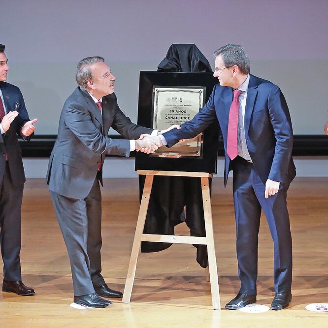 El diputado Sergio Mayer; el director general del IPN, Alberto Rodríguez Casas; el titular de la SEP, Esteban Moctezuma Barragán; y la exdirectora del Canal Once, Jimena Saldaña Gutiérrez.  IVAN STEPHENS. EL UNIVERSAL