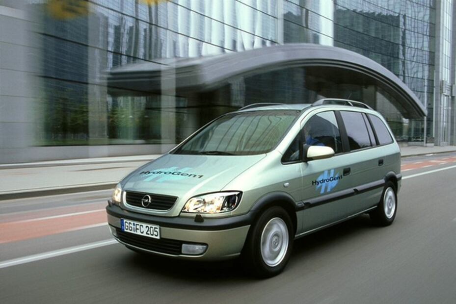 Años más tarde, GM regresaría al hidrógeno con el HydroGen 3.