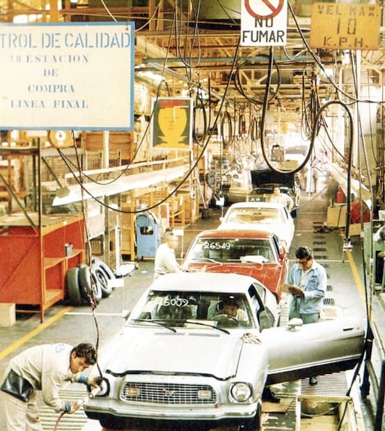El Ford Mustang, uno de los autos más populares y recordados de entre todos los que se produjeron en la planta de La Villa. Libro “60 años de Ford en México”.